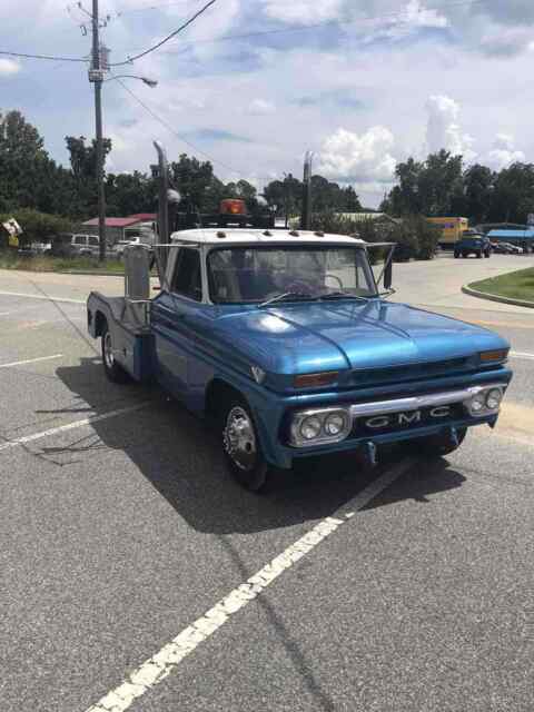 GMC tow truck 1965 image number 16