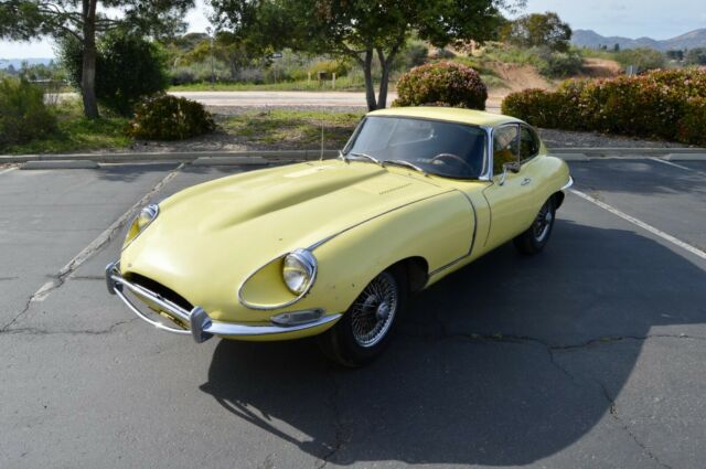 Jaguar E-Type 1967 image number 11