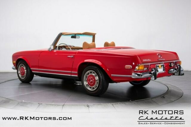 Mercedes-Benz SL-Class 1971 image number 37