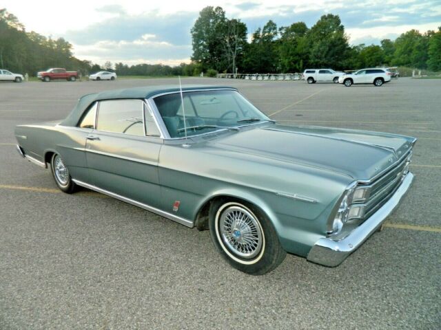 Ford Galaxie 1966 image number 6