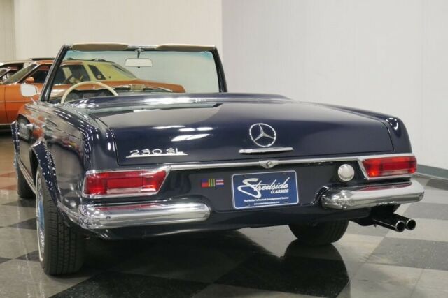 Mercedes-Benz 200-Series 1966 image number 10