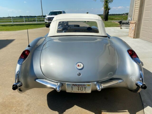 Chevrolet Corvette 1956 image number 10