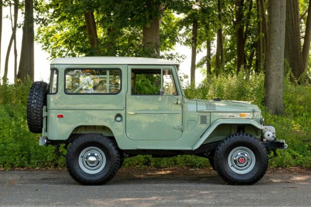 Toyota Land Cruiser 1970 image number 1