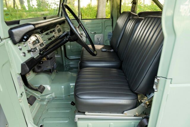 Toyota Land Cruiser 1970 image number 35