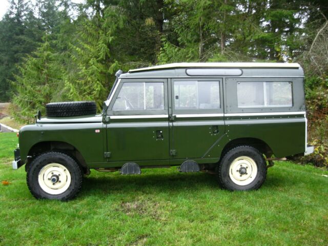 Land Rover Long DeLuxe Safari Station Wagon 1971 image number 2