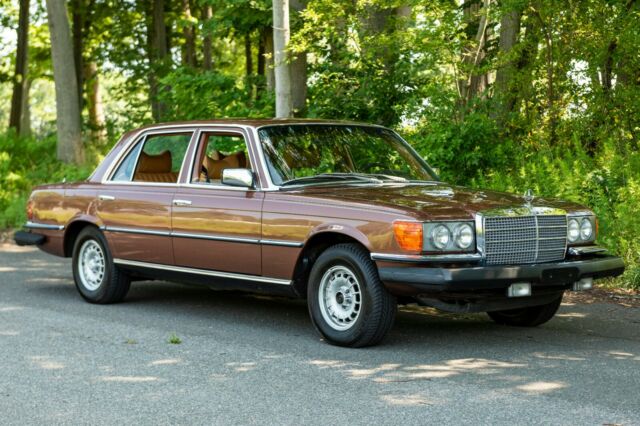 Mercedes-Benz 400-Series 1977 image number 27