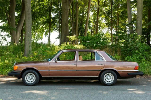 Mercedes-Benz 400-Series 1977 image number 6