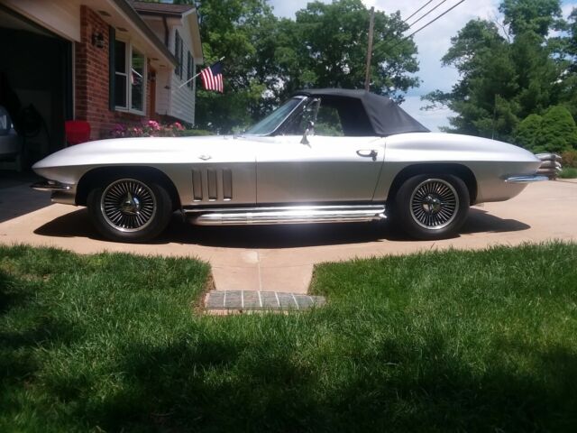 Chevrolet Corvette Stingray 1965 image number 0