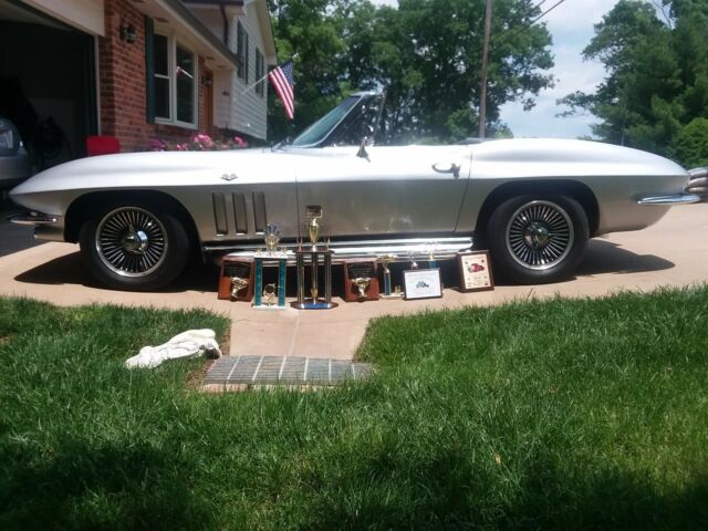 Chevrolet Corvette Stingray 1965 image number 10