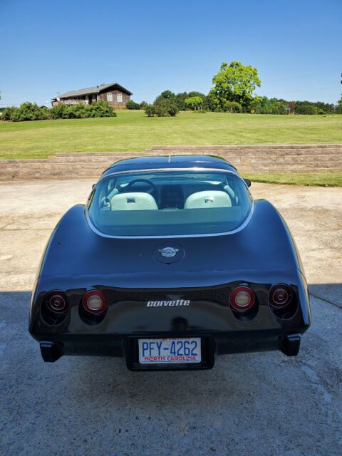 Chevrolet Corvette 1978 image number 2