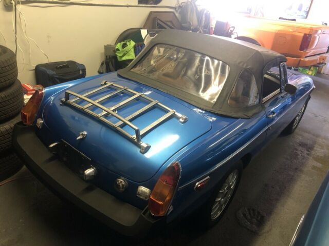 MG MGB 1977 image number 32