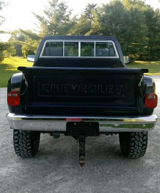 Chevrolet Stepside Pickup 1975 image number 3