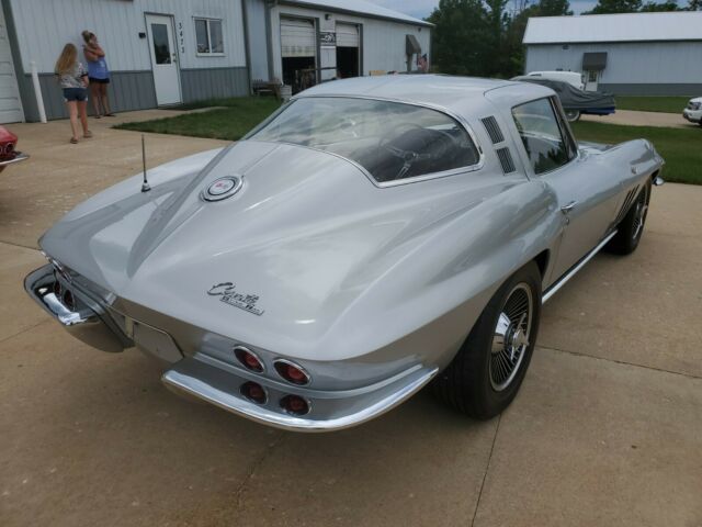 Chevrolet Corvette 1965 image number 30