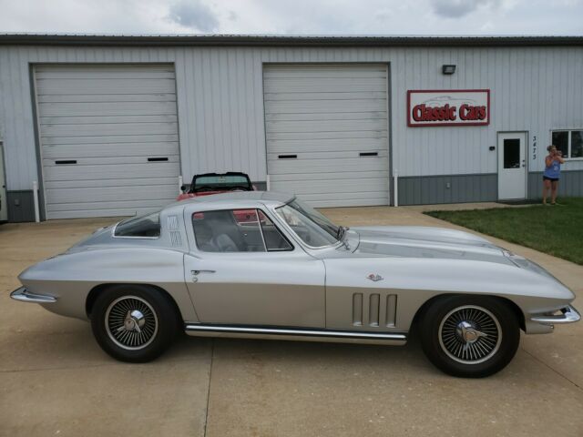 Chevrolet Corvette 1965 image number 4