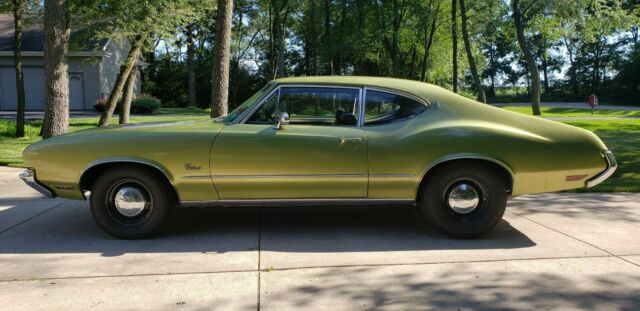 Oldsmobile Cutlass 1971 image number 0