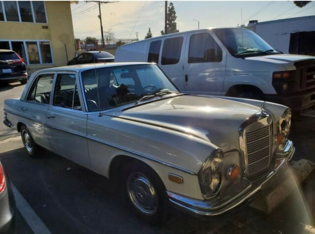 Mercedes-Benz S-Class 1973 image number 0