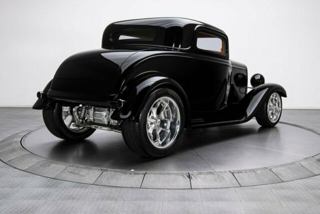 Ford 3-Window Coupe 1932 image number 1