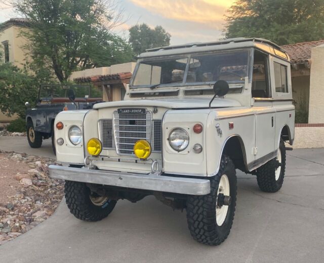 Land Rover Defender 1977 image number 1