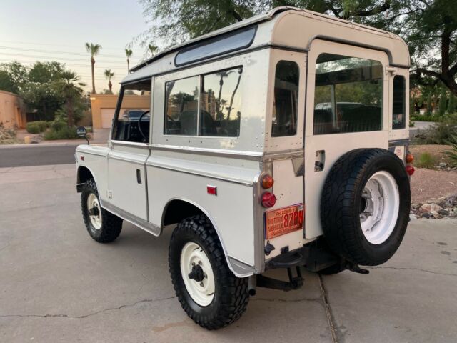 Land Rover Defender 1977 image number 9