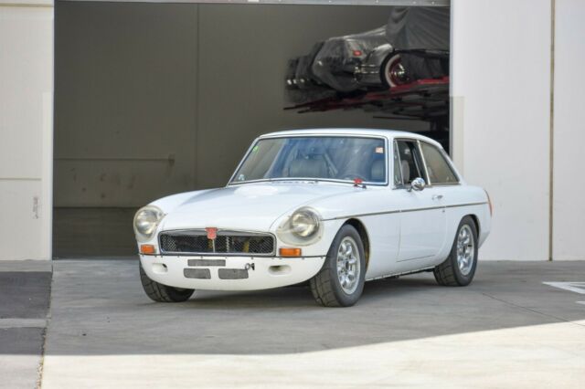 MG MGB 1974 image number 0