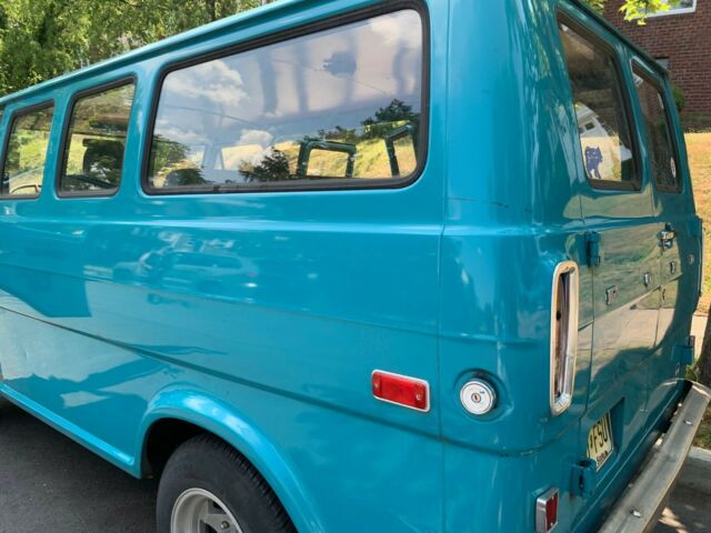 Ford E-Series Van 1970 image number 27