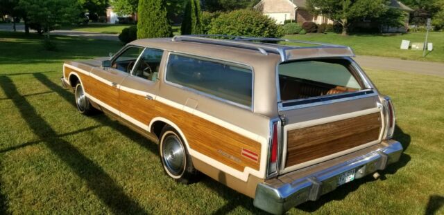 Ford Country Squire 1977 image number 27