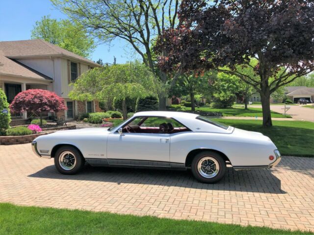 Buick Riviera 1969 image number 2