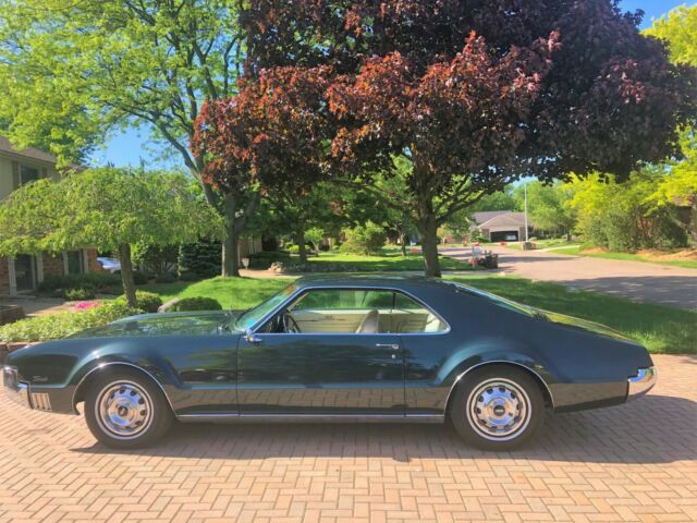 Oldsmobile Toronado 1966 image number 0