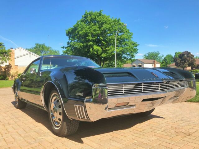 Oldsmobile Toronado 1966 image number 10