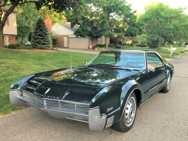 Oldsmobile Toronado 1966 image number 27