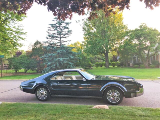 Oldsmobile Toronado 1966 image number 28