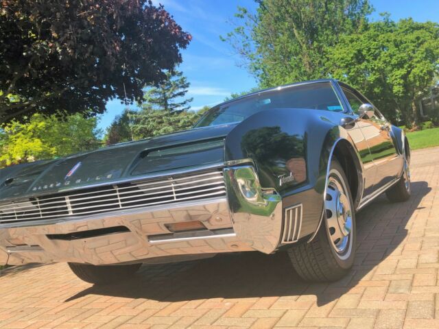 Oldsmobile Toronado 1966 image number 33