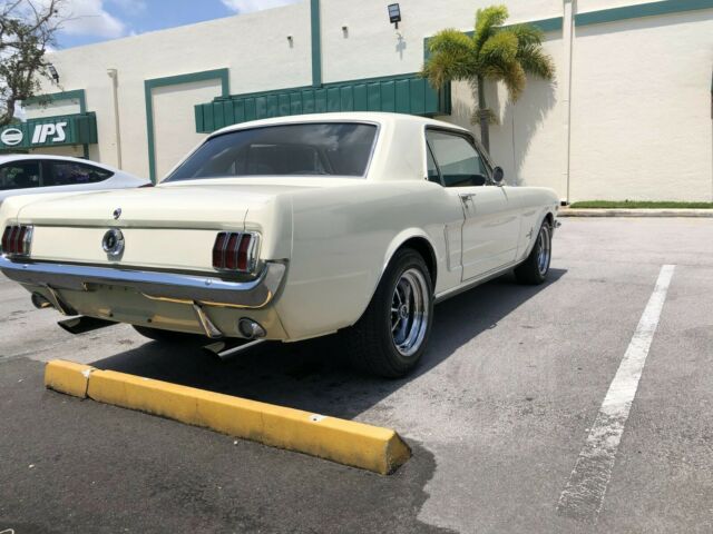 Ford Mustang 1965 image number 26