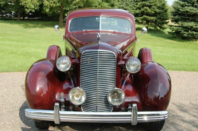 Cadillac Series 85 4dr Sedan 1936 image number 25