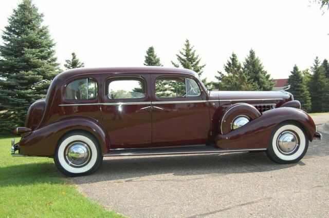 Cadillac Series 85 4dr Sedan 1936 image number 3