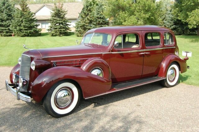 Cadillac Series 85 4dr Sedan 1936 image number 9