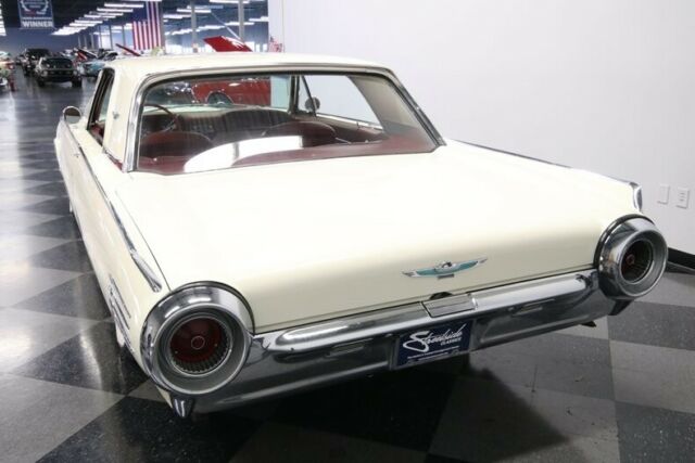 Ford Thunderbird 1961 image number 10