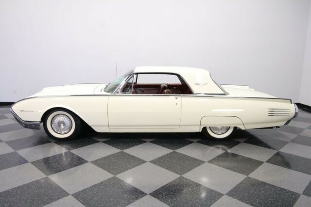 Ford Thunderbird 1961 image number 2