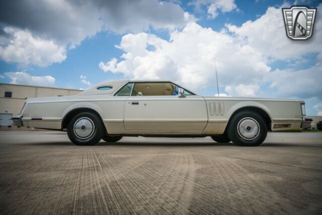 Lincoln Continental 1977 image number 43