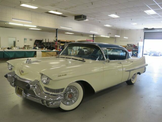 Cadillac DeVille 1957 image number 0