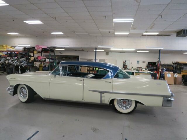 Cadillac DeVille 1957 image number 15