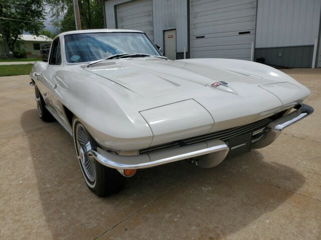 Chevrolet Corvette 1964 image number 27