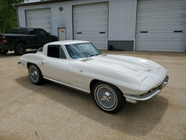 Chevrolet Corvette 1964 image number 28