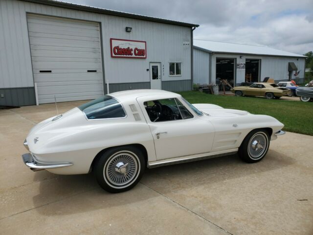 Chevrolet Corvette 1964 image number 30