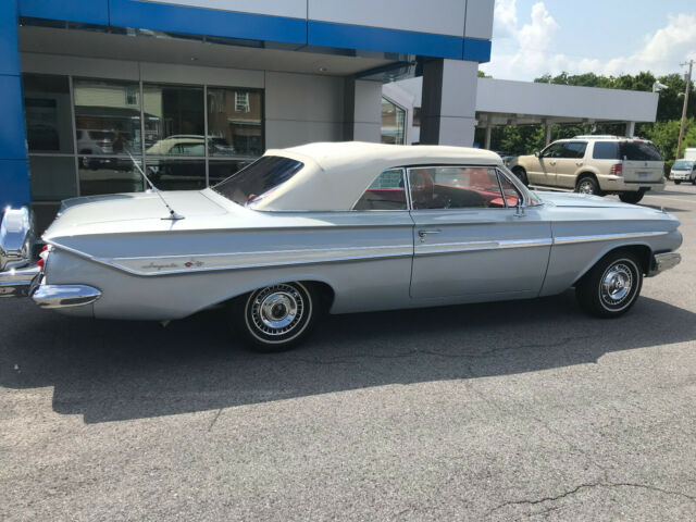 Chevrolet Impala 1961 image number 0