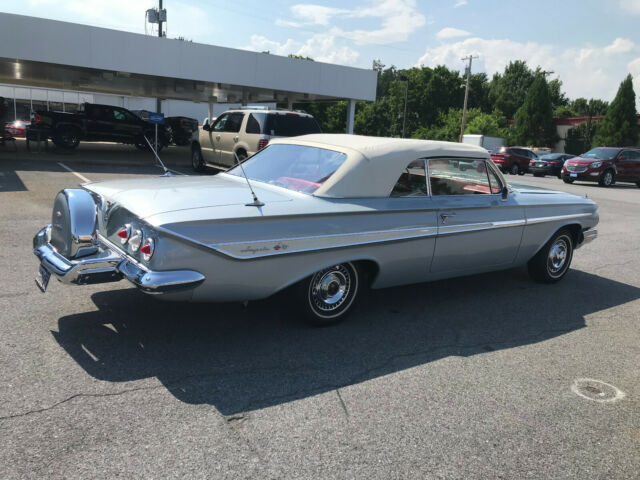 Chevrolet Impala 1961 image number 14