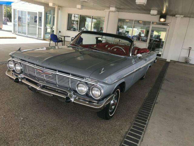 Chevrolet Impala 1961 image number 20