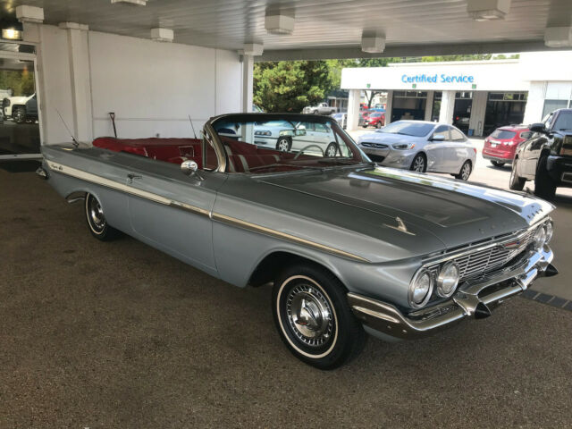 Chevrolet Impala 1961 image number 4