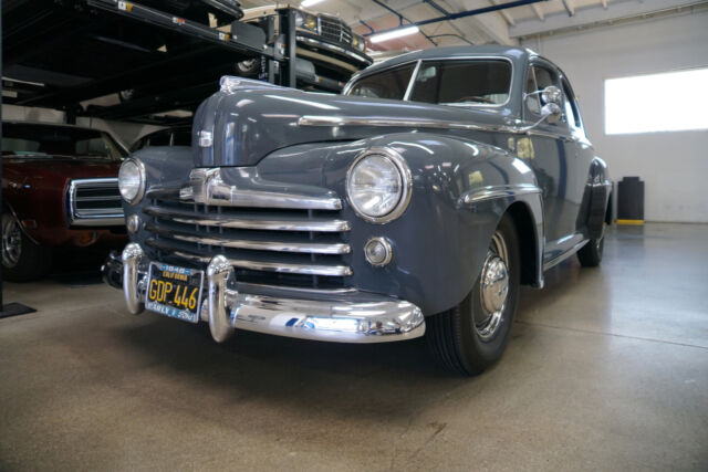 Ford DeLuxe 2 Door Business Coupe 1948 image number 4