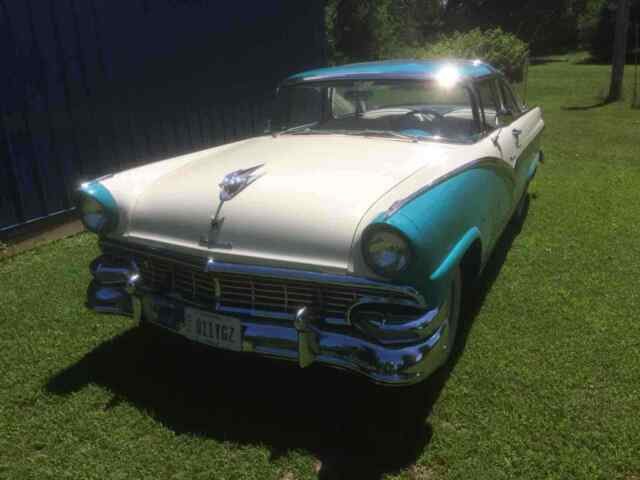 Ford Crown Victoria 1956 image number 4